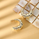 Heavy golden women's earrings golden-plated earrings Hypoallergenic earrings golden women's earrings Fashionable and popular women's earrings Women's jewelry