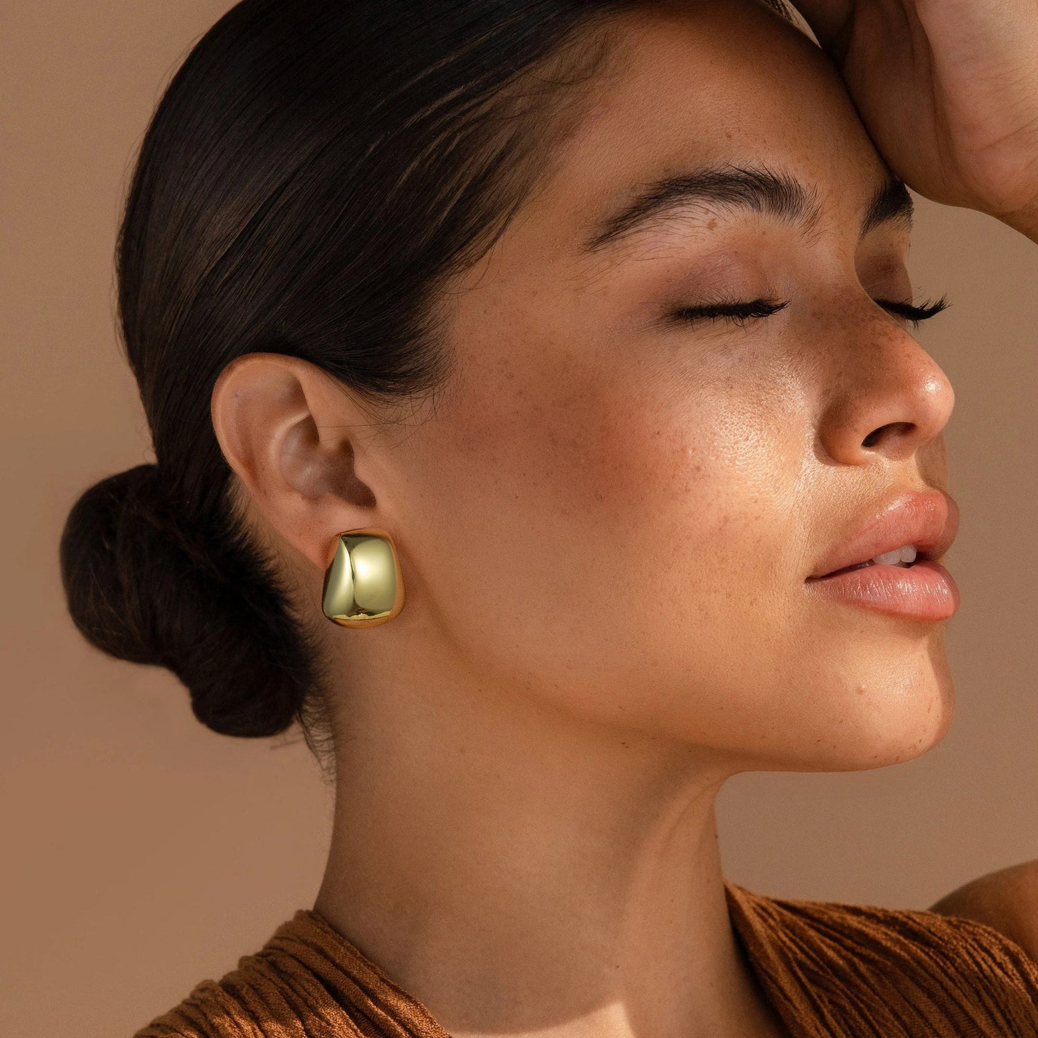 Ladies gilded earrings Square stud earrings for women golden plated stud earrings for women Trendy golden elegant earrings for women Lightweight golden earrings for women golden gifts for women