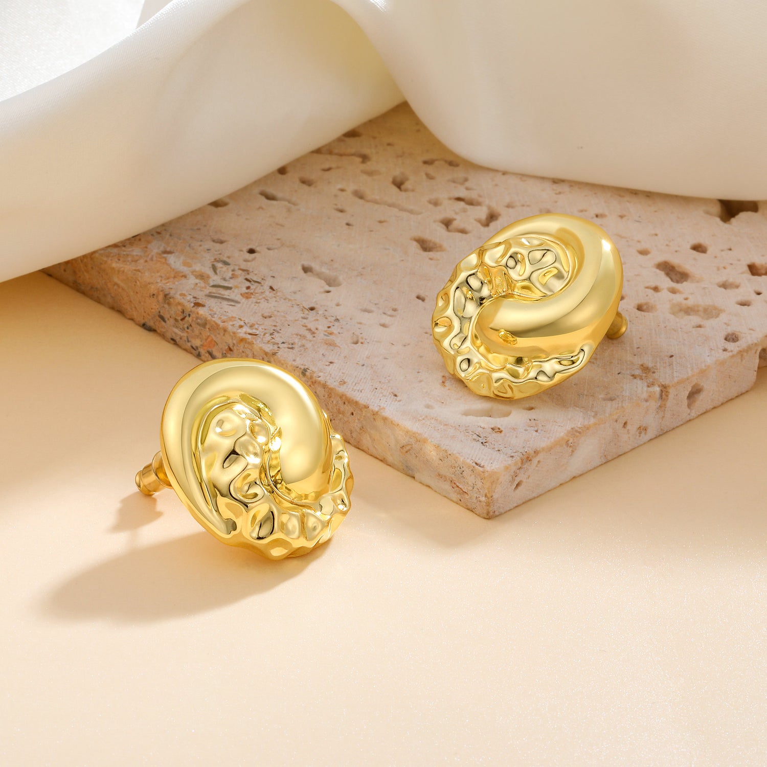 Chunky goldenen  Earrings for Women,  14K goldenen  Plated Statement Earrings for Women Large Stud goldenen  Chunky Earrings Hypoallergenic Lightweight Big Coin Thick Chunky goldenen  Earrings for Women Trendy Jewelry