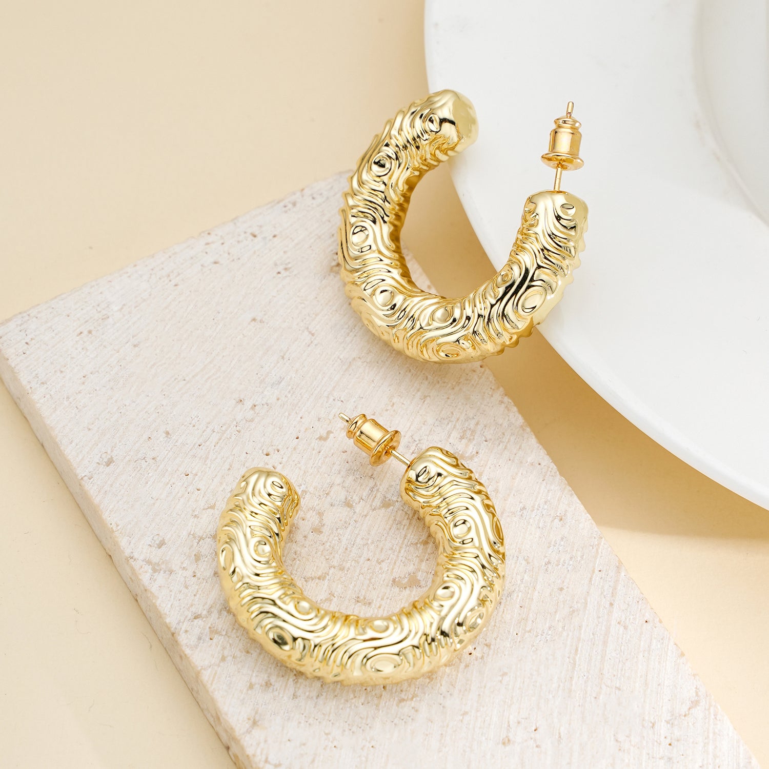 golden Large Hoop Earrings, 14K goldenen-Plated Large Hoop Earrings, Lightweight Fashionable Women's Earrings, Simple and Stylish Versatile Earrings, Perfect Gift