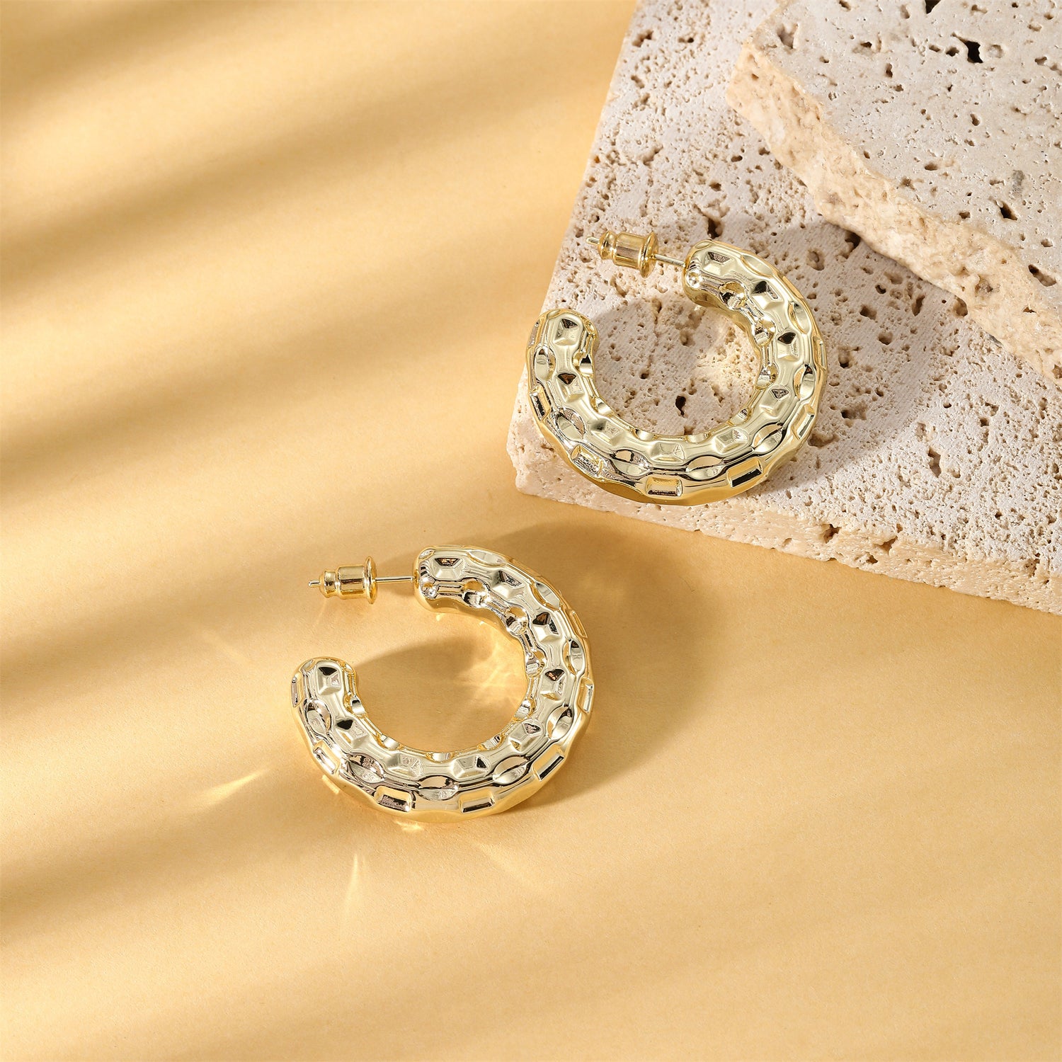 Popular hoop earrings for women, thick earrings for women, hypoallergenic lightweight large thick earrings for women, trendy earrings for women, fashion