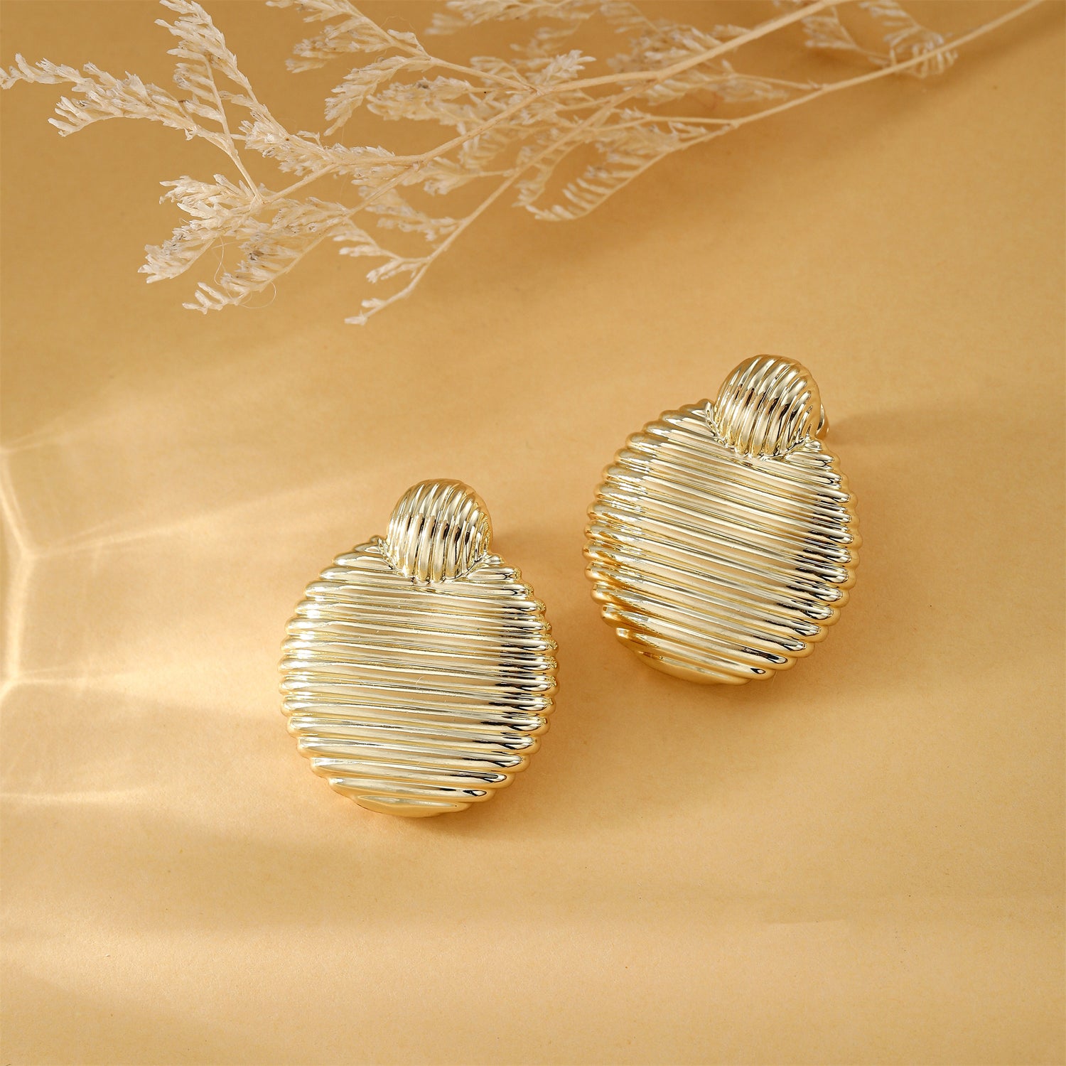 Vintage women's earrings; Women's dangle earrings; Fashionable and popular earrings; Retro pendant earrings; Women's jewelry gifts