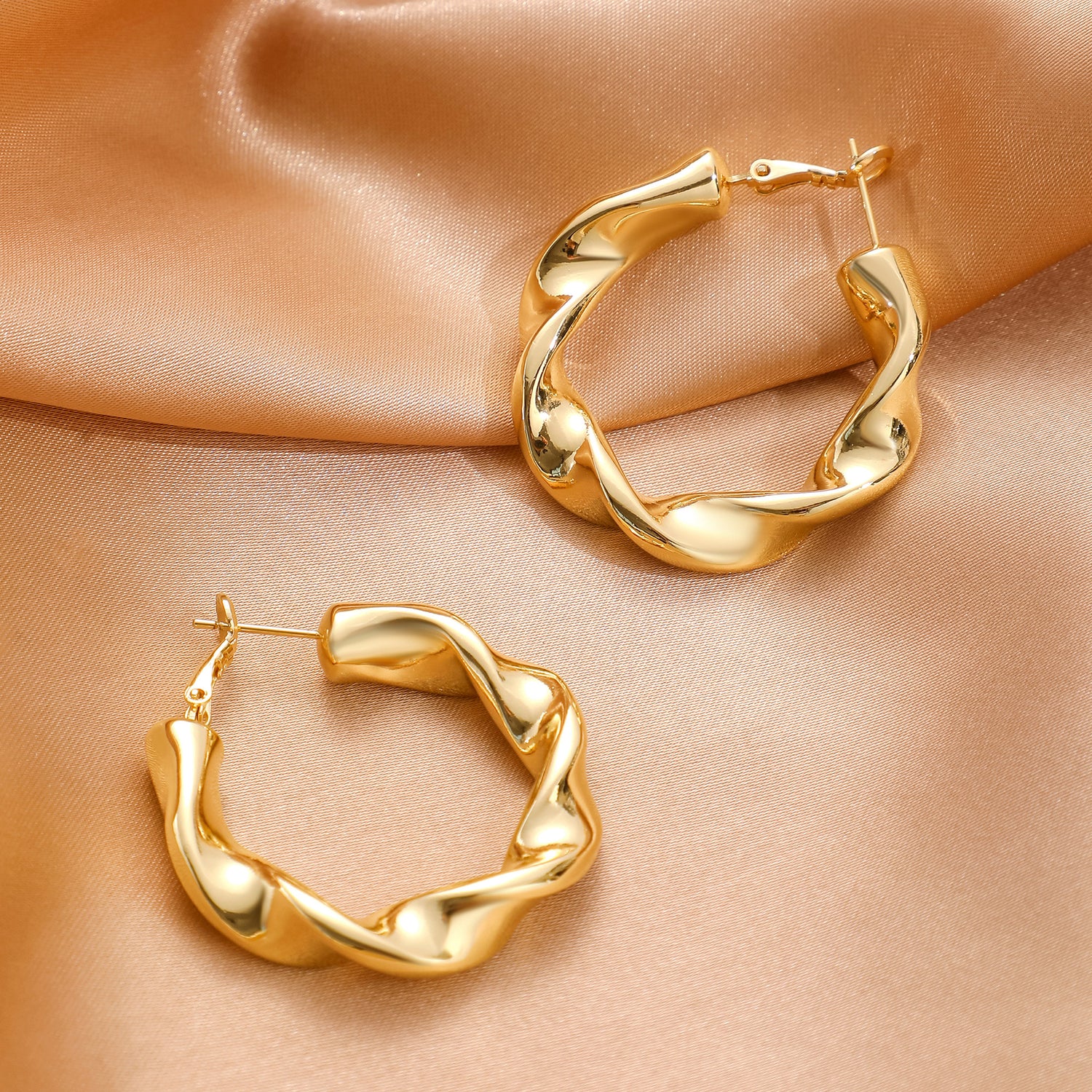 Women's circular earrings Fashion retro earrings Simple luxury popular earrings Women's jewelry gifts Daily dating holiday accessories