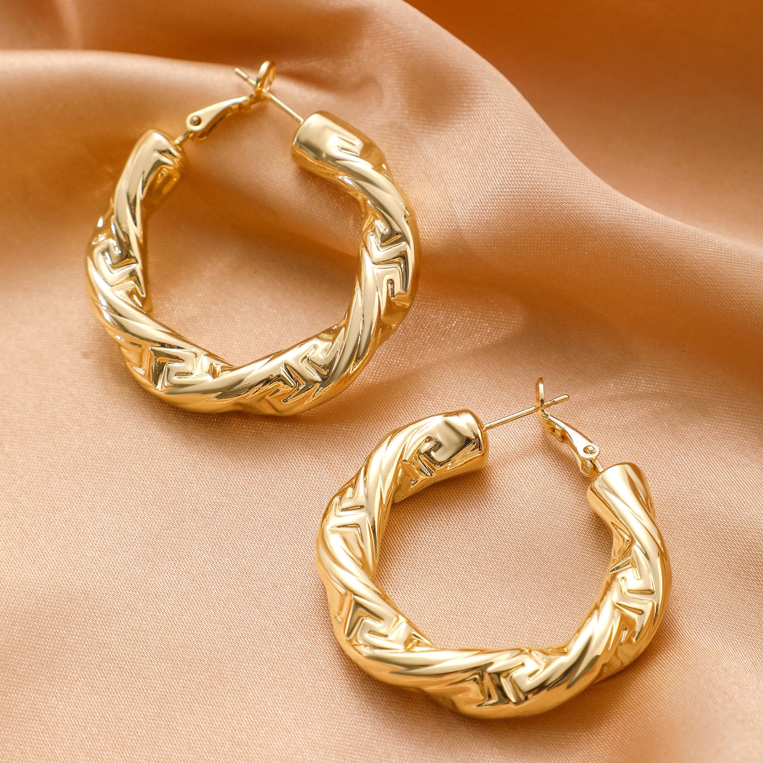 Women's circular earrings Fashion retro earrings Simple luxury popular earrings Women's jewelry gifts Daily dating holiday accessories