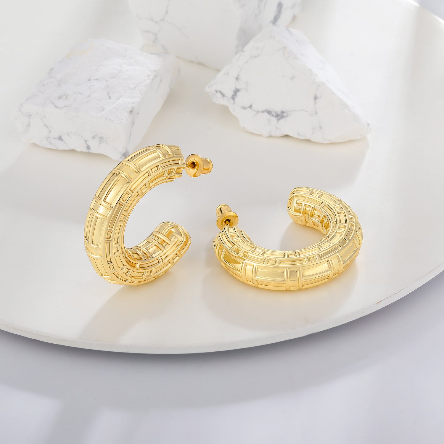 Women's Chunky golden Hoop Earrings 14K golden Plated Hoop Earrings Anti-Allergy Lightweight Non-Fading Personal golden Hoop Earrings Large Hoops Women's Fashion Jewelry